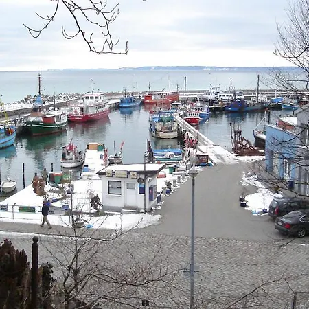 费沃米瑞斯特劳姆酒店 *