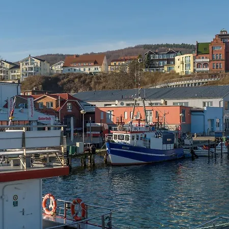 费沃米瑞斯特劳姆酒店 *