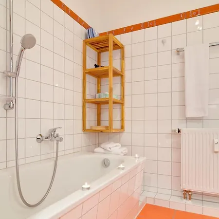 公寓 费沃米瑞斯特劳姆酒店 *